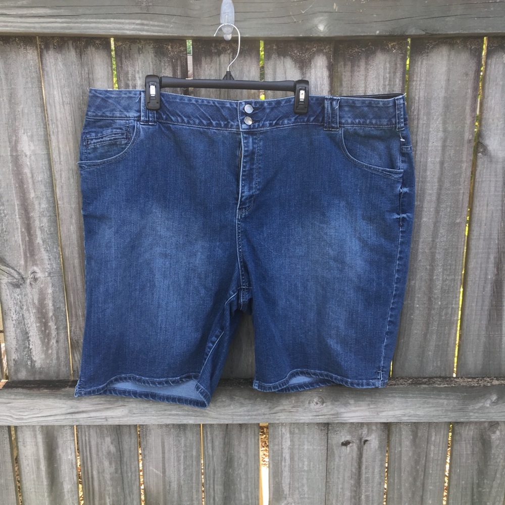 Lane Bryant Plus 28 Denim Shorts Slimming Bermuda